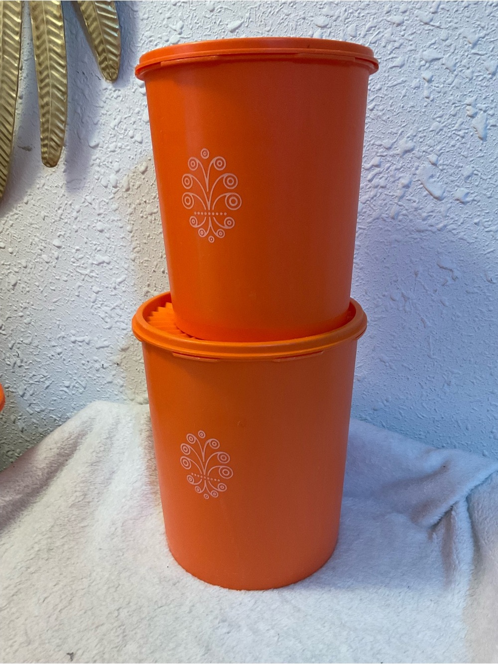 Tupperware: 2 Container Set with Lids 807-13 & 805-5 - Picture 2 of 8